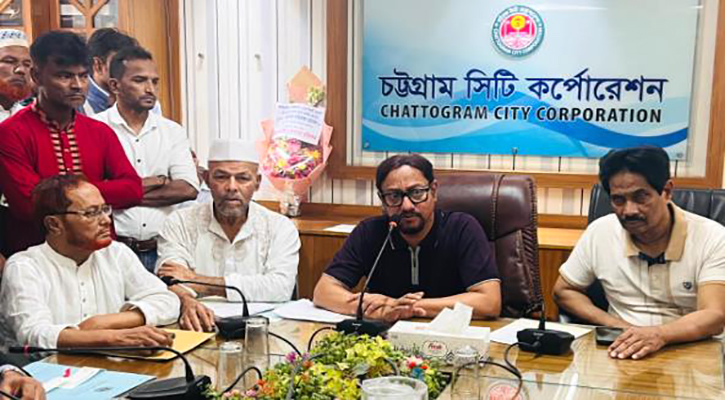 আগ্রাবাদে পাঁচটার আগে হকার বসতে পারবে না: মেয়র শাহাদাত